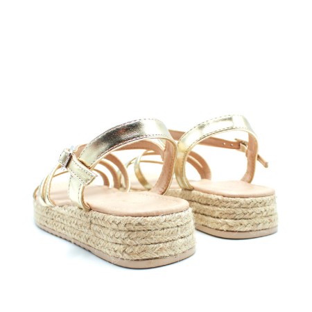 sandalia dorada niña cuña con hebilla y esparto vista trasera