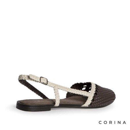 zapato marrón mujer plano con tiras beige y sujeción trasera