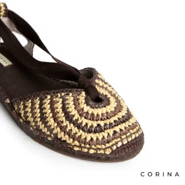 sandalia plana mujer con cintas al tobillo estilo artesanal