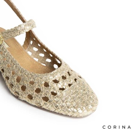 zapato dorado trenzado mujer elegante