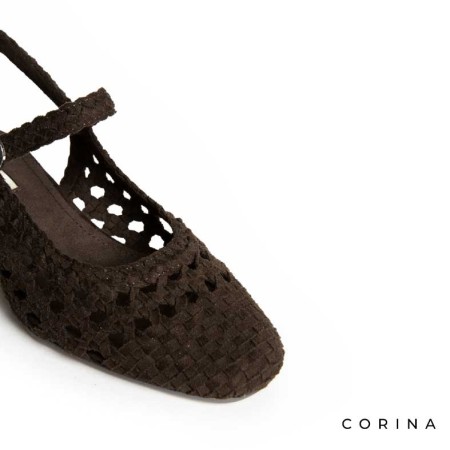 zapato marron trenzado mujer detalle calado