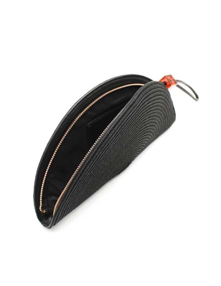 interior bolso negro compartimento