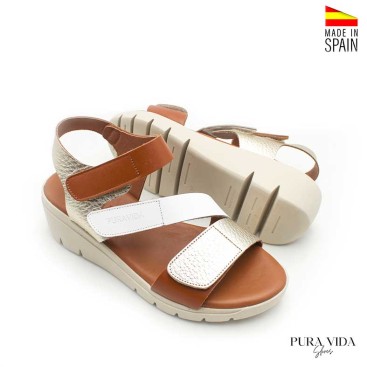 sandalias cuña mujer piel blanco dorado cuero vista inclinada