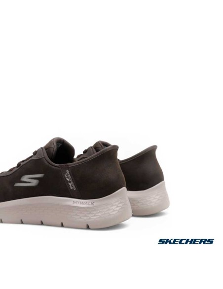 detalle trasero skechers marron heel pillow ajuste talon