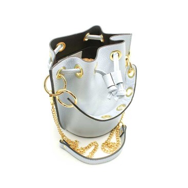 bolso bombonera azul celeste piel detalle asa arandelas