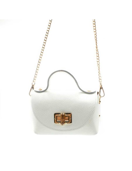 bolso pequeño de piel blanco con cadena dorada mujer vista frontal
