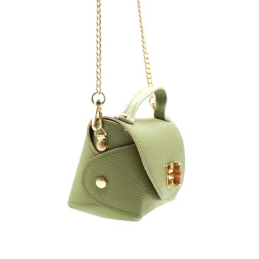 bolso mini verde mujer piel con cadena dorada vista lateral