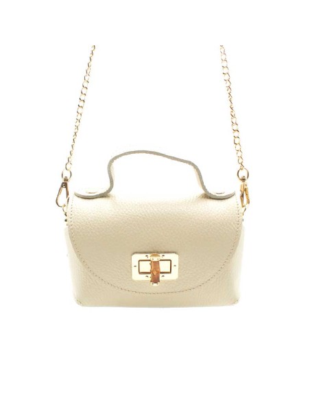 bolso pequeño de piel beige con cadena dorada mujer vista frontal