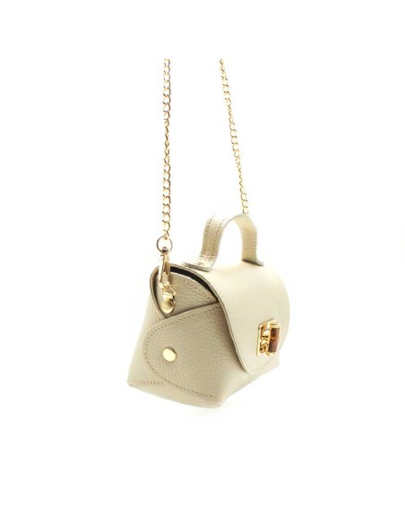 bolso mini beige mujer piel con cadena dorada vista lateral