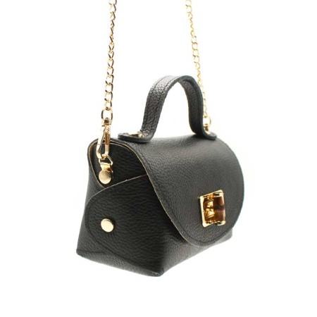 Bolso mini negro de piel con cadena dorada