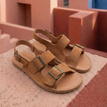 Sandalia respetuosa camel con hebillas