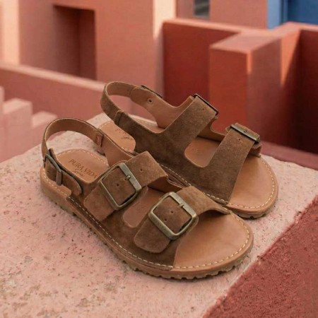 Sandalia respetuosa marrón con hebillas