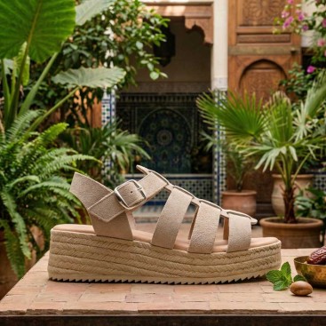 sandalia cangrejera con plataforma beige Pura Vida 2026