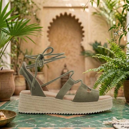 Sandalia romana con plataforma verde