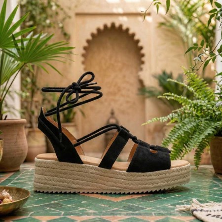 Sandalia romana negra con plataforma