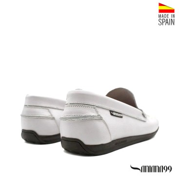 mocasines hombre blancos vista trasera