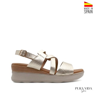 Sandalia cuña media dorada piel mujer vista lateral