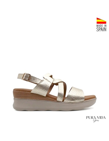 Sandalia cuña media dorada piel mujer vista lateral