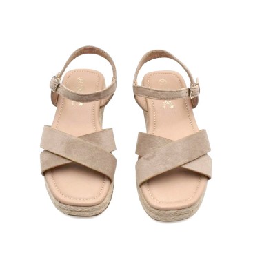 Sandalia cruzada beige con plataforma...