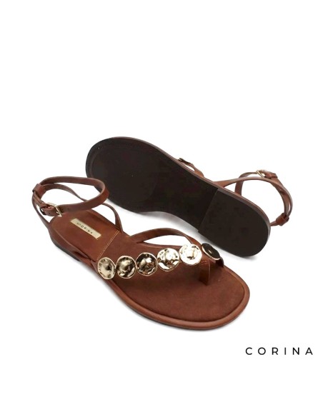Sandalias planas mujer camel con monedas doradas vista suela