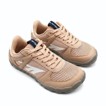 Hi-Tec Court barefoot nude par completo