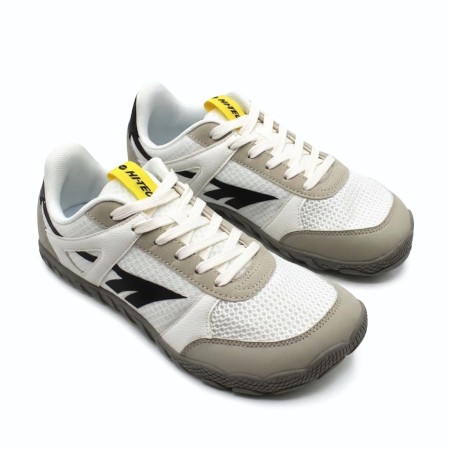 Vista en perspectiva de las zapatillas barefoot Hi-Tec Court con diseño ligero