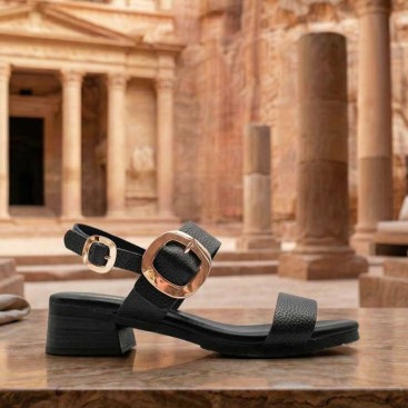 sandalia negra tacon bajo Pura Vida 2026