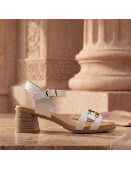 sandalia blanca hebilla tacon Pura Vida shoes 2026