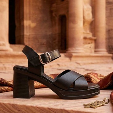 sandalia negra tacón y plataforma Pura Vida shoes 2026