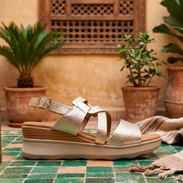 sandalia cuña dorada piel Pura Vida 2026