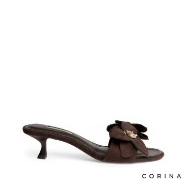 sandalia tacon bajo marron mujer flor corina