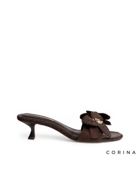 sandalia tacon bajo marron mujer flor corina