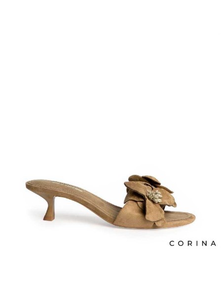 sandalia camel mujer tacon medio flor corina