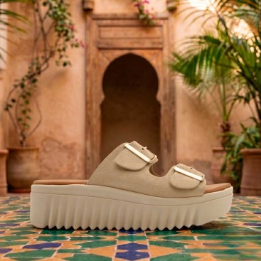 sandalia plataforma hebillas beige Pura Vida