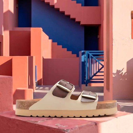 Sandalia bio hebillas cuero y beige