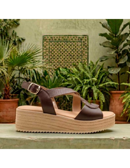sandalia cuña plataforma marrón