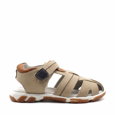 sandalia cerrada niño beige