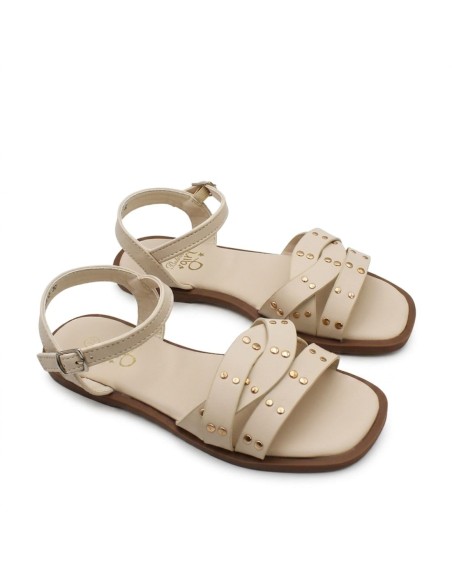 sandalias niña beige con hebilla en tobillo vista en conjunto