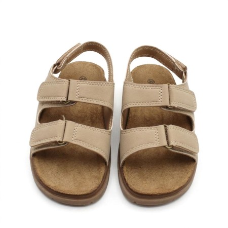 sandalias niño beige con velcro y suela resistente vista frontal