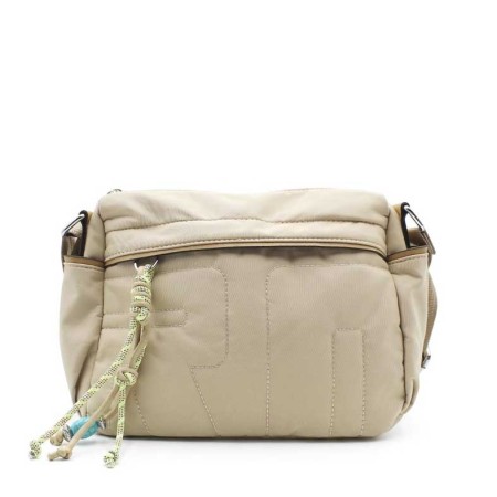 bolso beige acolchado detalle cremallera y colgante