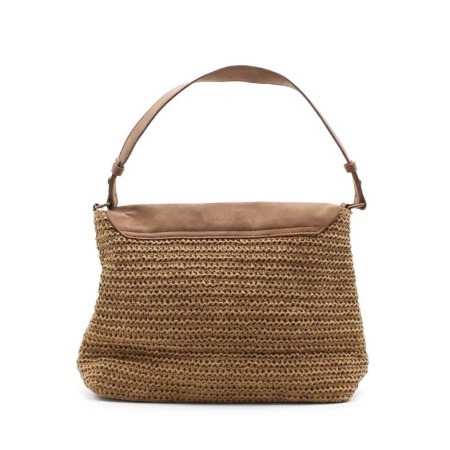 bolso marron trenzado vista trasera textura natural