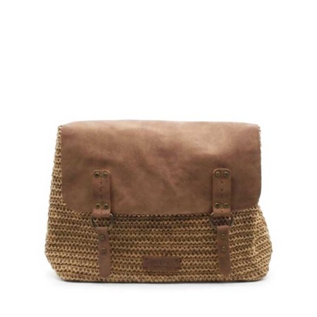 bolso bandolera marron detalle cierres frontales