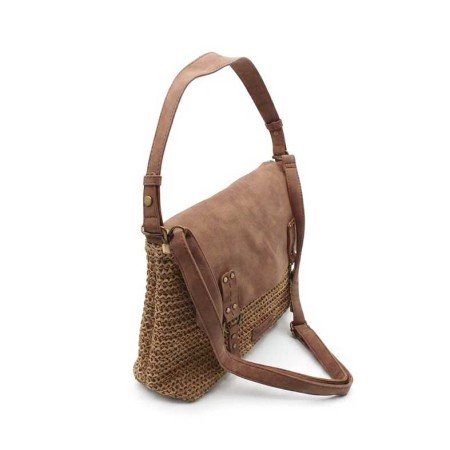 bolso mujer marron con solapa y asa hombro