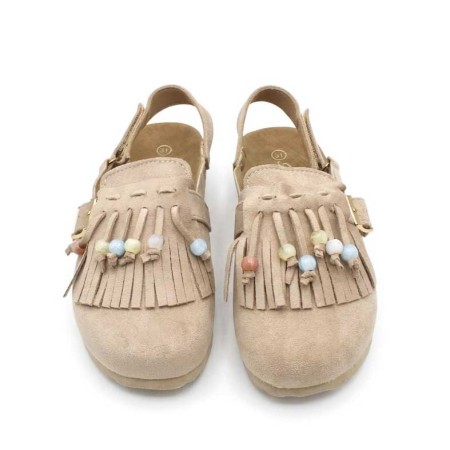zuecos niña beige con cuentas detalle superior