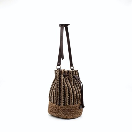 Bolso bombonera rafia tonos camel y marrón vista lateral