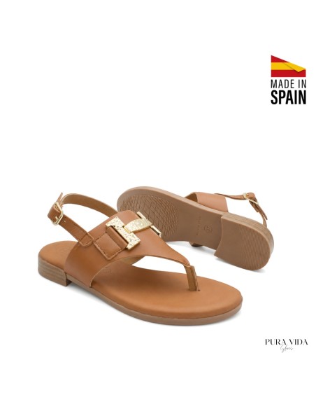 sandalia plana con herraje dorado