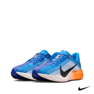 Vista trasera Nike Pegasus Plus hombre running asfalto