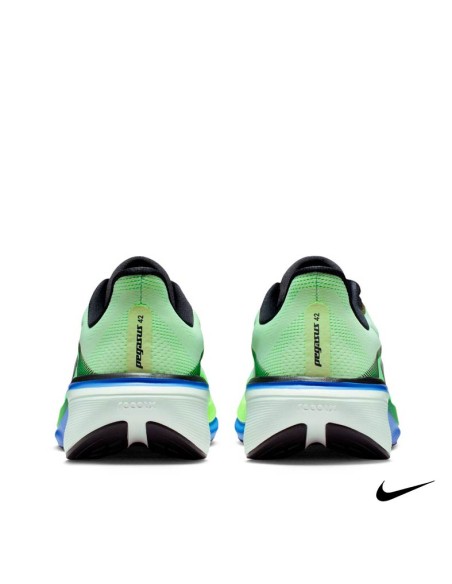 Vista trasera Nike Pegasus 42 running hombre verde