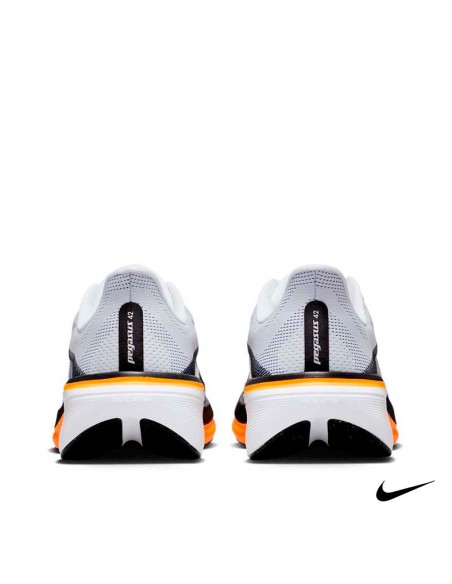 Parte trasera Nike Pegasus 42 hombre blanca