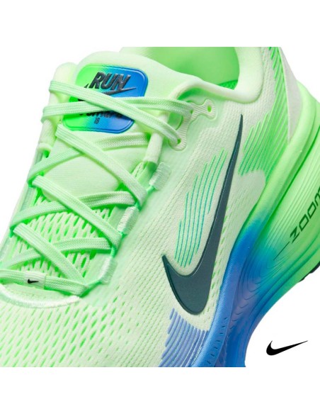 Detalle upper transpirable Nike Vomero 18 verde HM6803-111